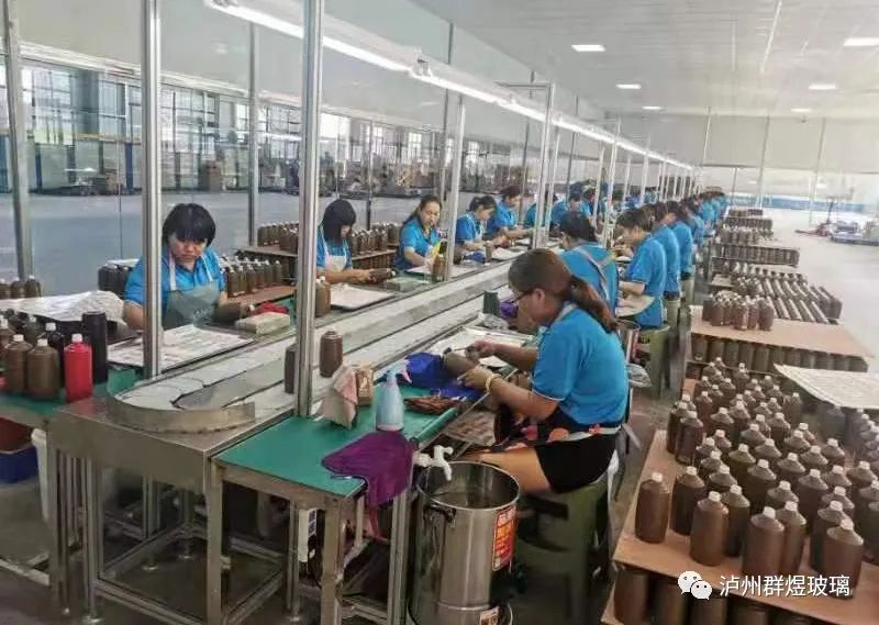 泸州群煜玻璃有限公司携手隆昌德森、贵州恒伟、酒泉金锋、隆昌喷釉贴花车间一起凝心聚力，乘风破浪，扬帆启航！